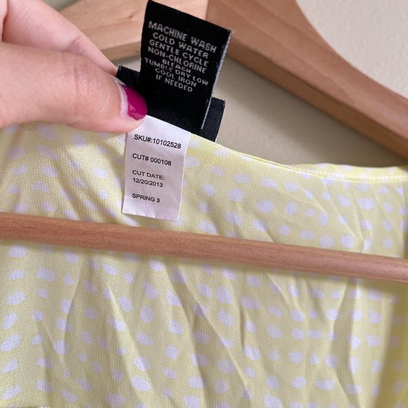 TORRID BUTTON DOWN TANK TOP YELLOW Envelope Back Detail Womens Size 0 US Size L - Picture 3 of 5